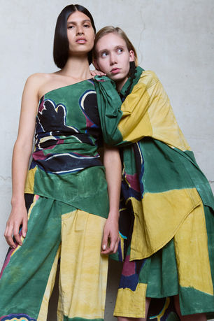 Solsticio: Mozhdeh Matin y Minami Otake vuelven a mirar el color desde el textil