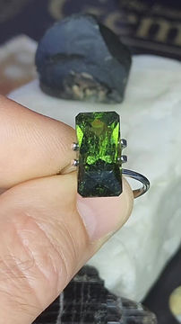 Miniature : Moldavite de Bohême 8,19 carats