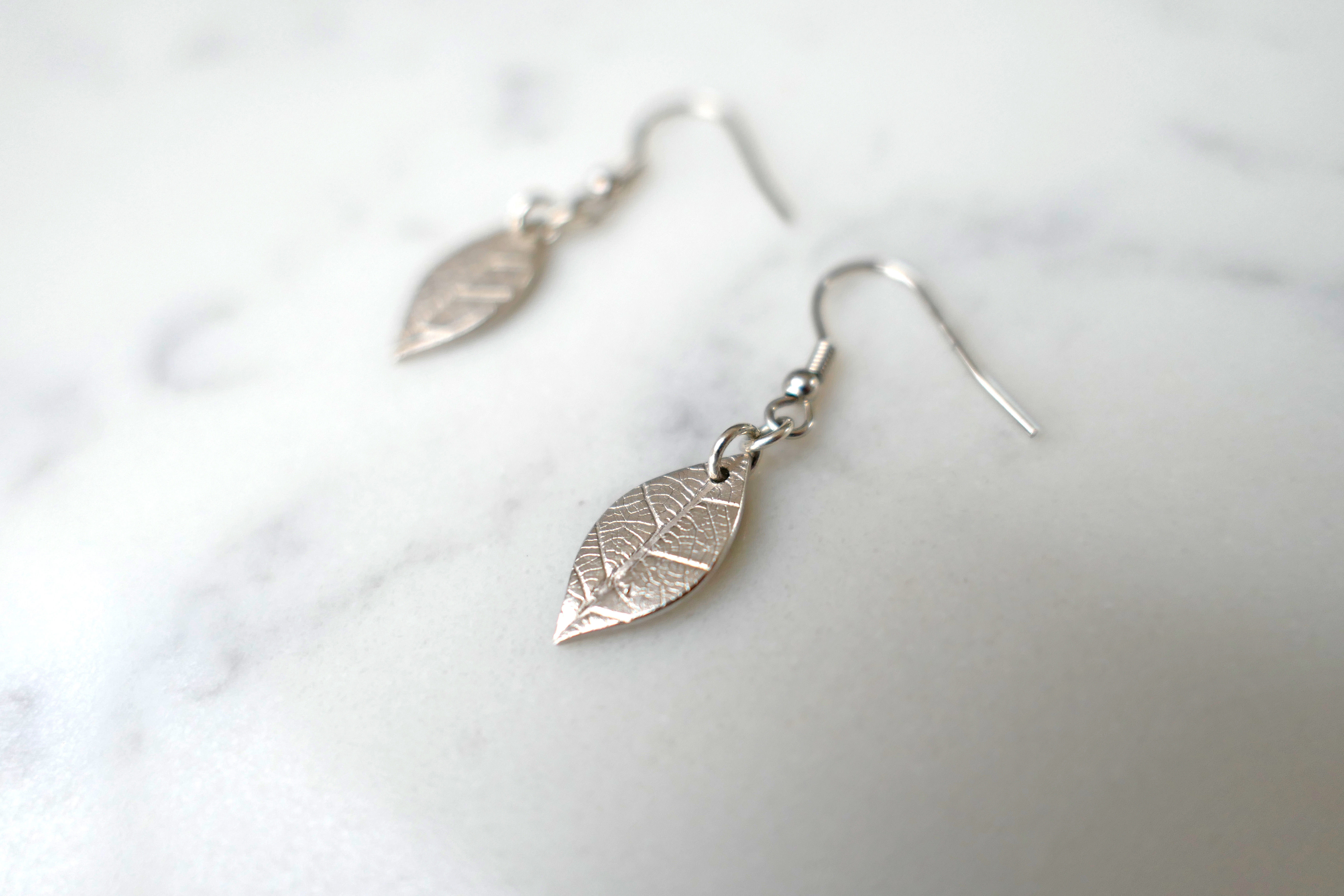SMALL SILVER LEAF DROPDOWN EARRINGS