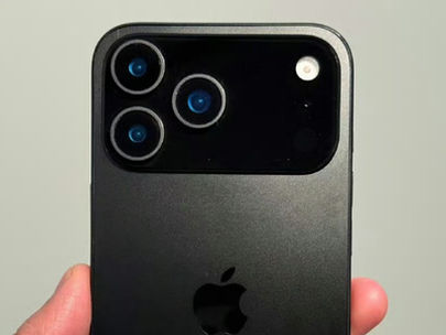 iPhone 17 Proの新しいカメラバーのデザインが分かるダミーユニット画像公開