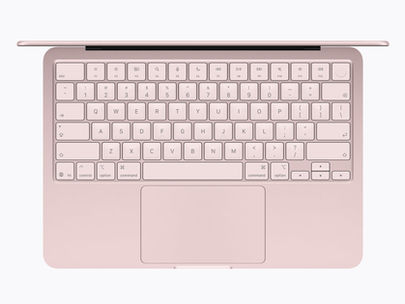 アップル、MacBook Neo需要急増で供給不足 増産検討へ