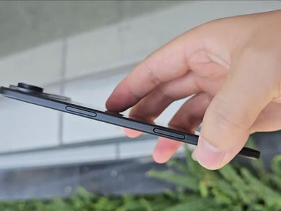 iPhone 17 Airのダミーモデルを手に取った新たな動画が流出