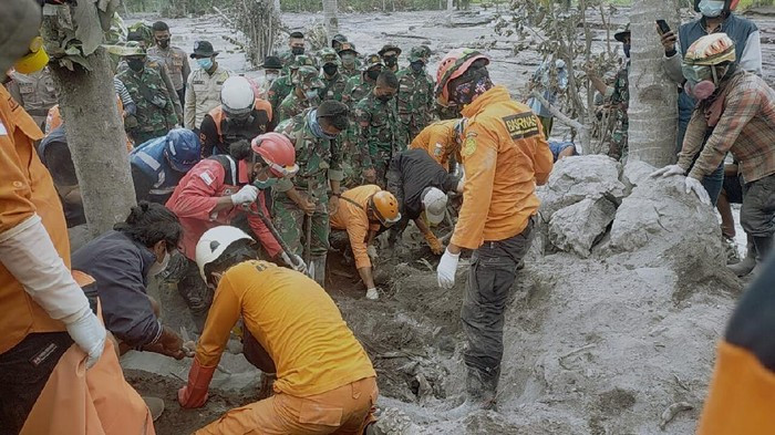 erupsi gunung semeru