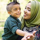 Muslimische Mutter und Sohn