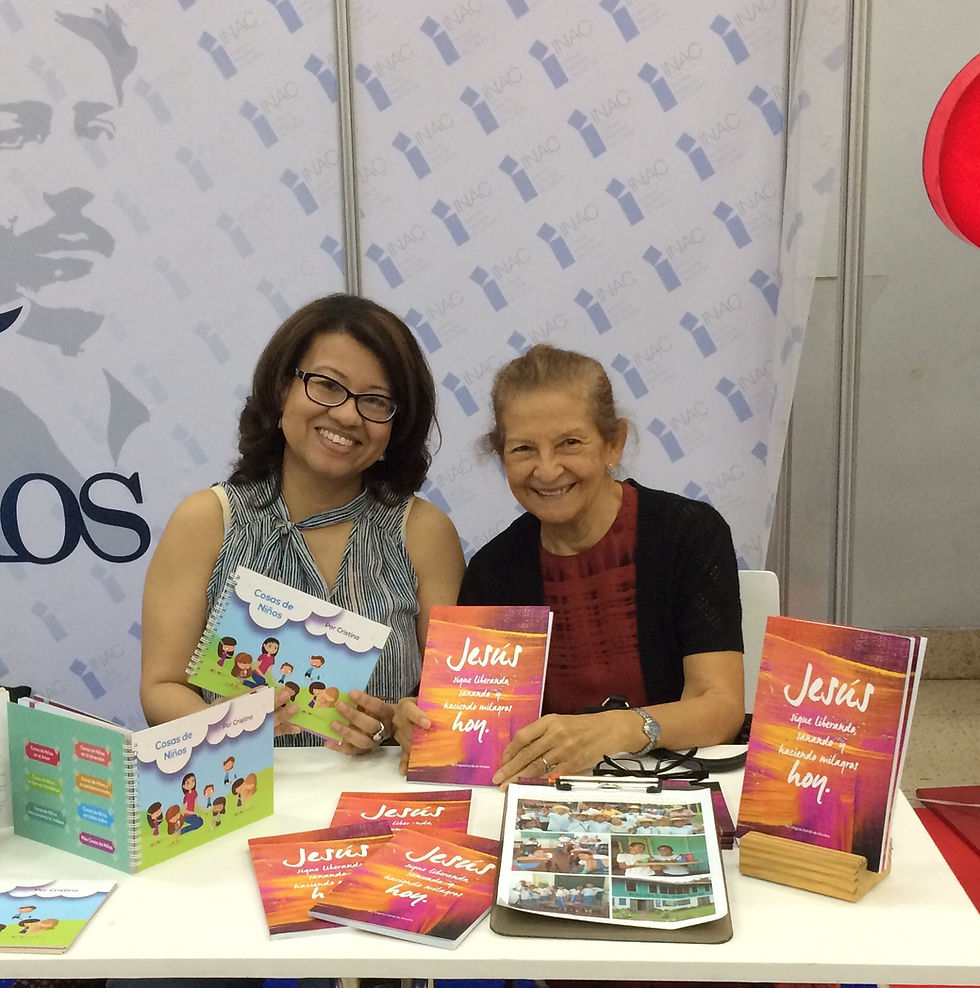 Junto a la escritora Virginia de Miralles-autora de Jesús sigue liberando y haciendo milagros hoy