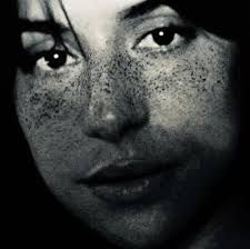 השירים הכי מחלימים רגשית לשנת 2025 במיוזלטר של שיר אלוני