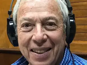לזכרו של משה טימור: שדרן, בדרן, זמר, שחקן, פזמונאי- ומענטש. יהי זכרו ברוך