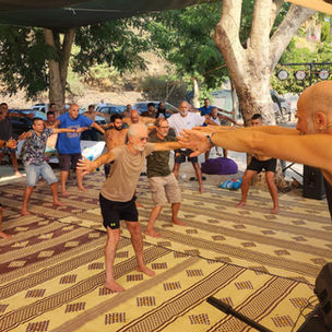 🩺 כשהקרסול אומר "עצור": מה קורה כשהגוף של המטפל מסרב לשאת את עומס הטראומה?