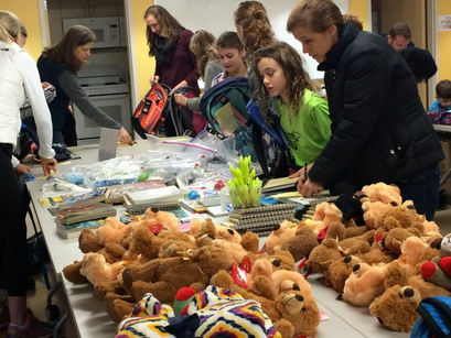 Hudson Montessori Hosts Holiday Drive for Foster Children