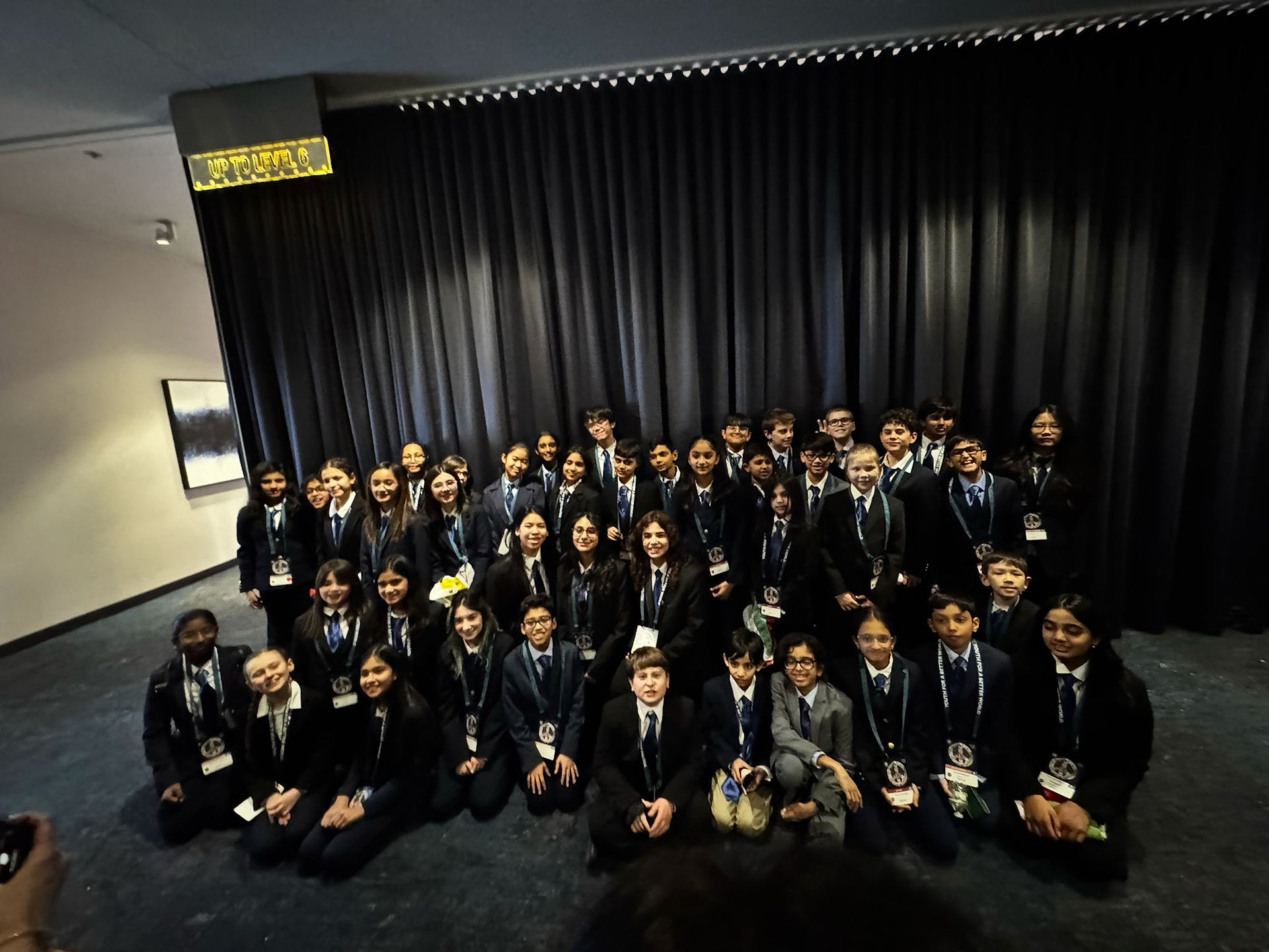 Group photo of all the Hudson Montessori delegates at the MMUN conference. 