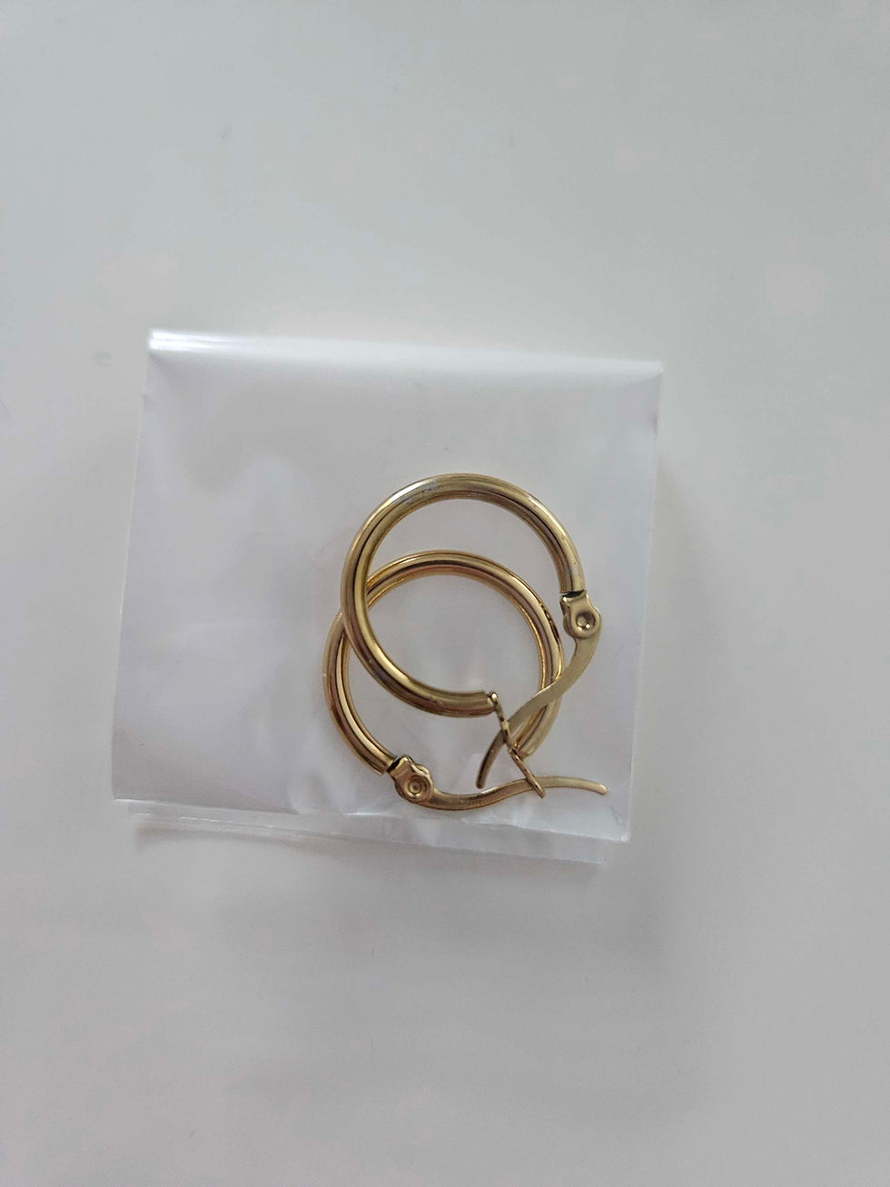 Boucles d'oreilles créoles dorées élégantes