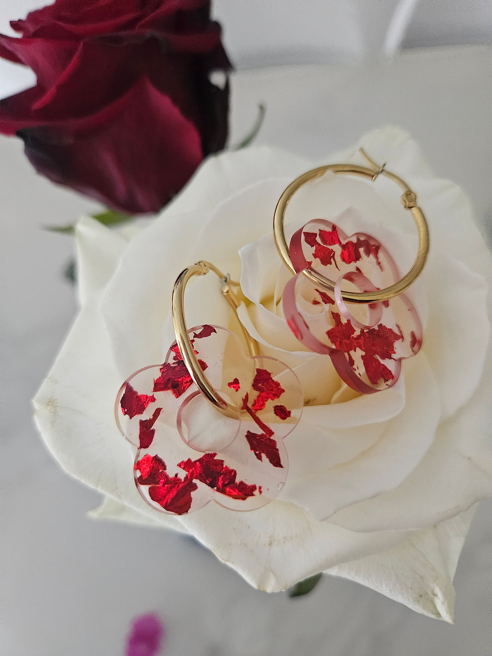 Boucles d'oreilles créoles rouges et or