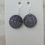 Miniature : Boucles d'oreilles rondes petit modele, paire de boucles d'oreilles grises, sélenite, sur fond blanc.