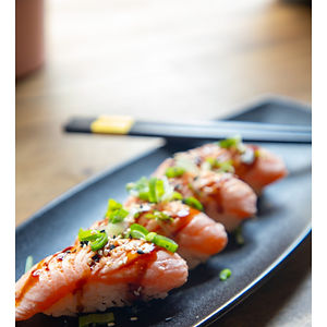 Aburi Sake Sushi (flambierter Lachs) (8Stk)