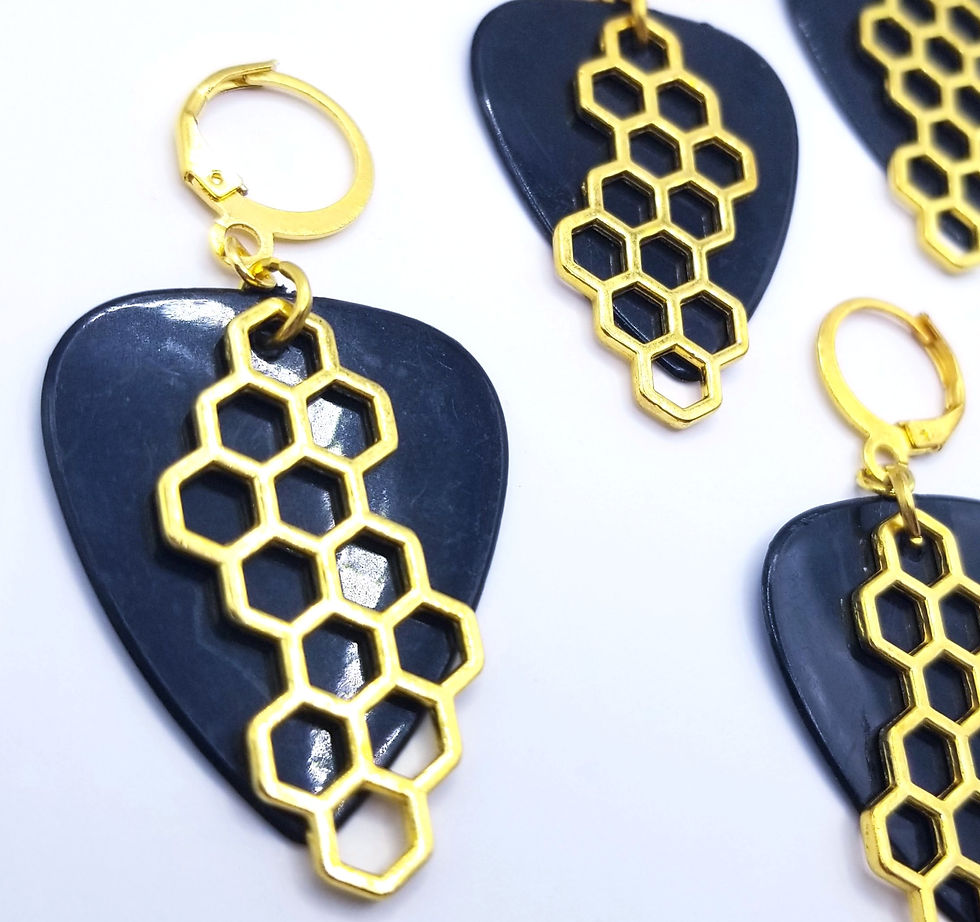 Thumbnail: Comb the Honey