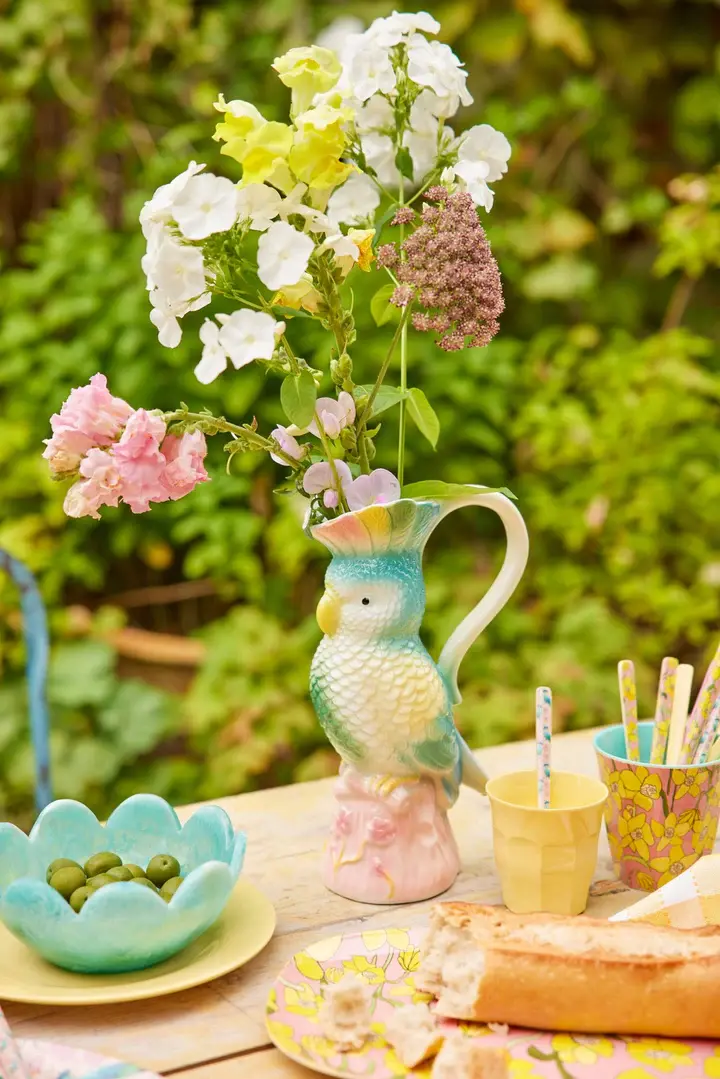 Thumbnail: Kan in de vorm van een exotische vogel