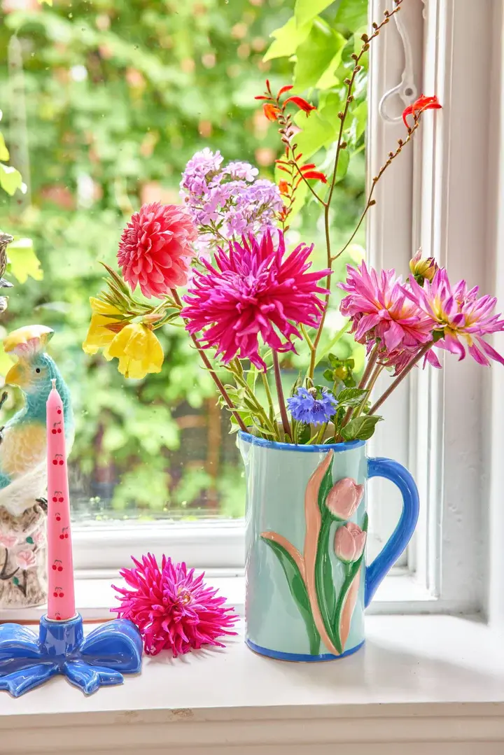 Kan met tulpen