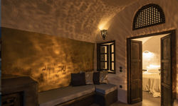 One Bedroom Villa with Cave Pool-2
