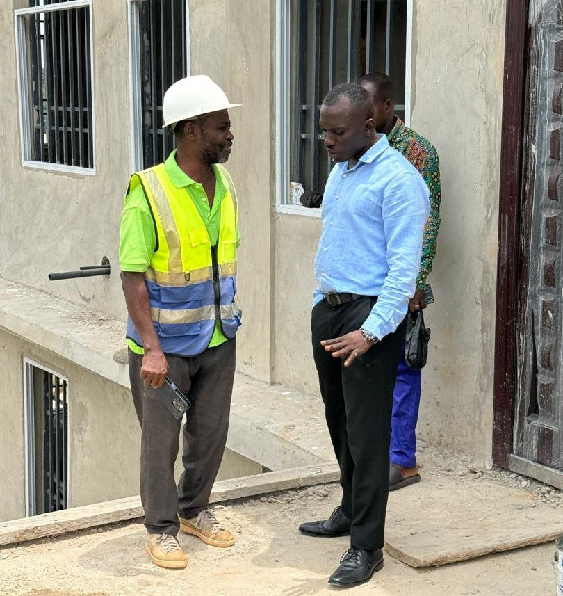 HON. DOMINIC GYASI INSPECTS ONGOING WORKS AT THE MATERNITY BLOCK OF WIAWSO GOVERNMENT HOSPITAL