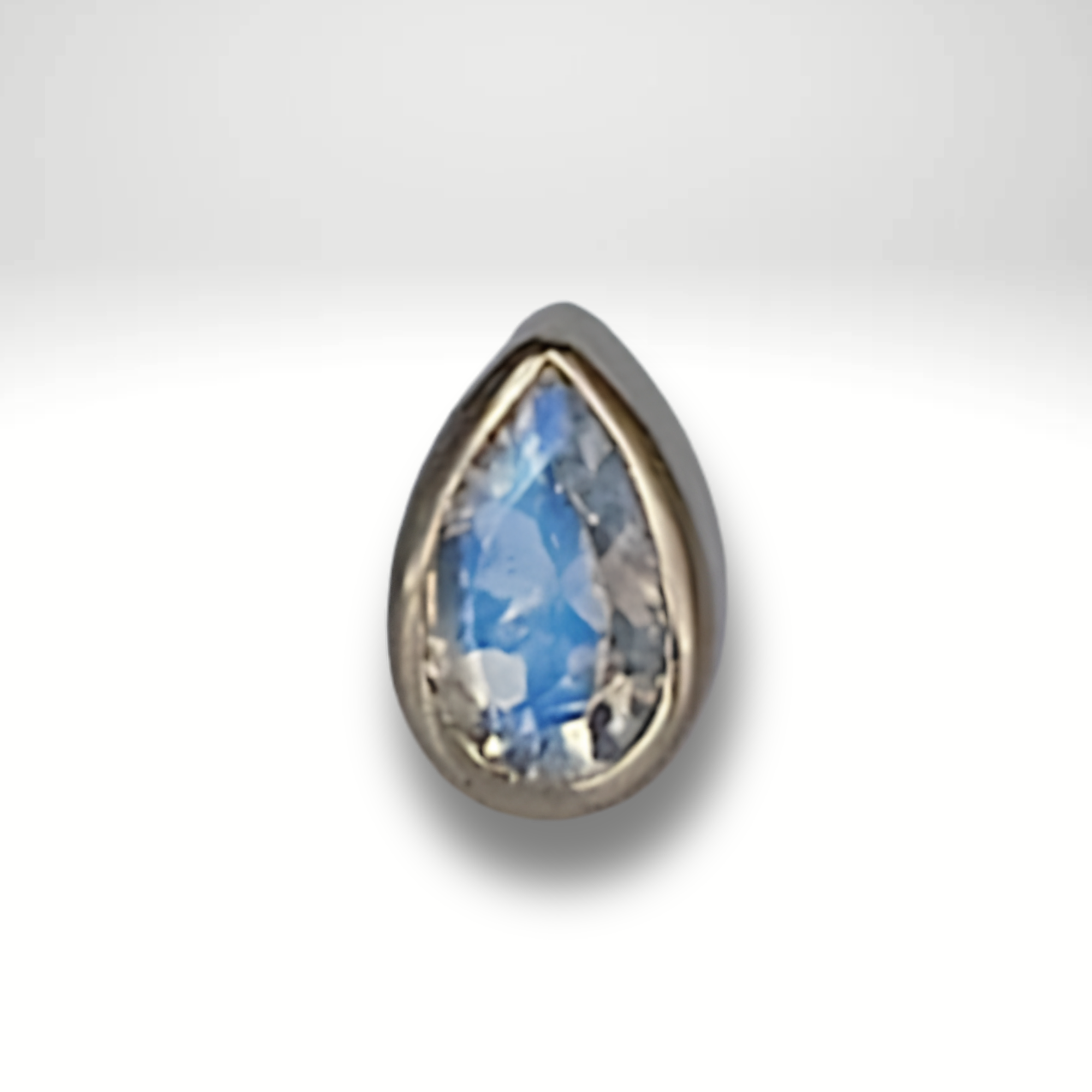 Bezel Pear Gem End (WG)