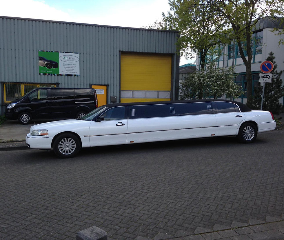 Strechlimousine Vollverklebung weiß