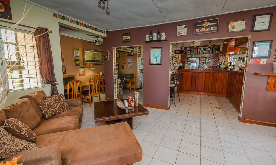 corkers-belize-restaurant-12.jpg