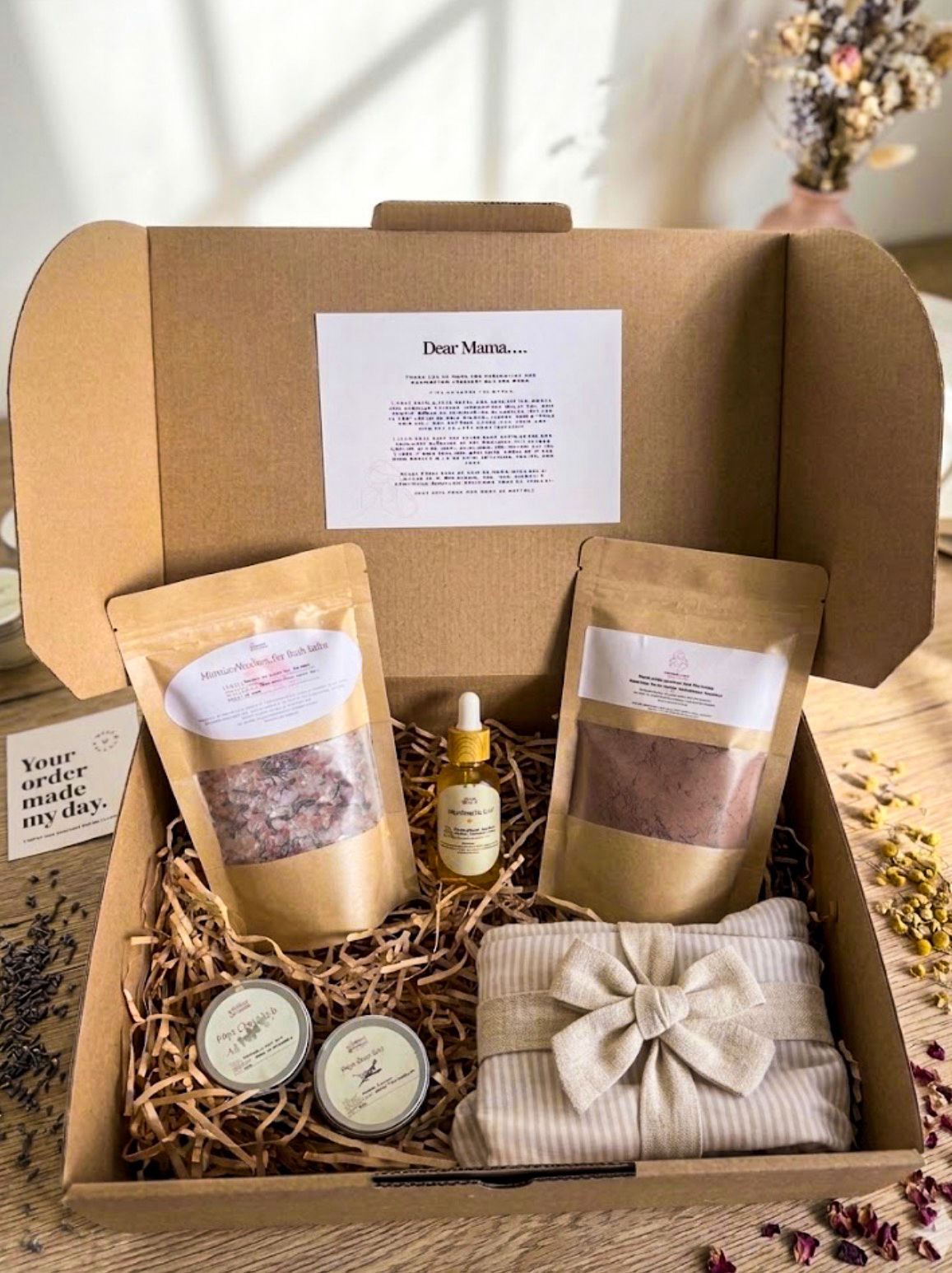 The Manea & Mama Mini Box