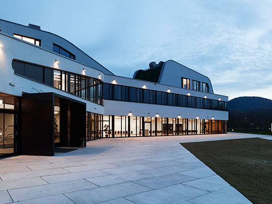lake side park outer view in evening