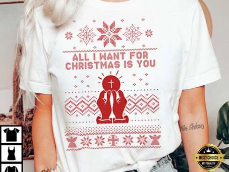 How to Choose the Perfect Christmas Shirt for Family Photos?