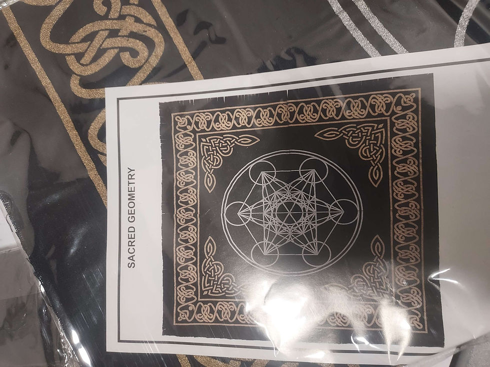 Thumbnail: Alter / Divination cloth