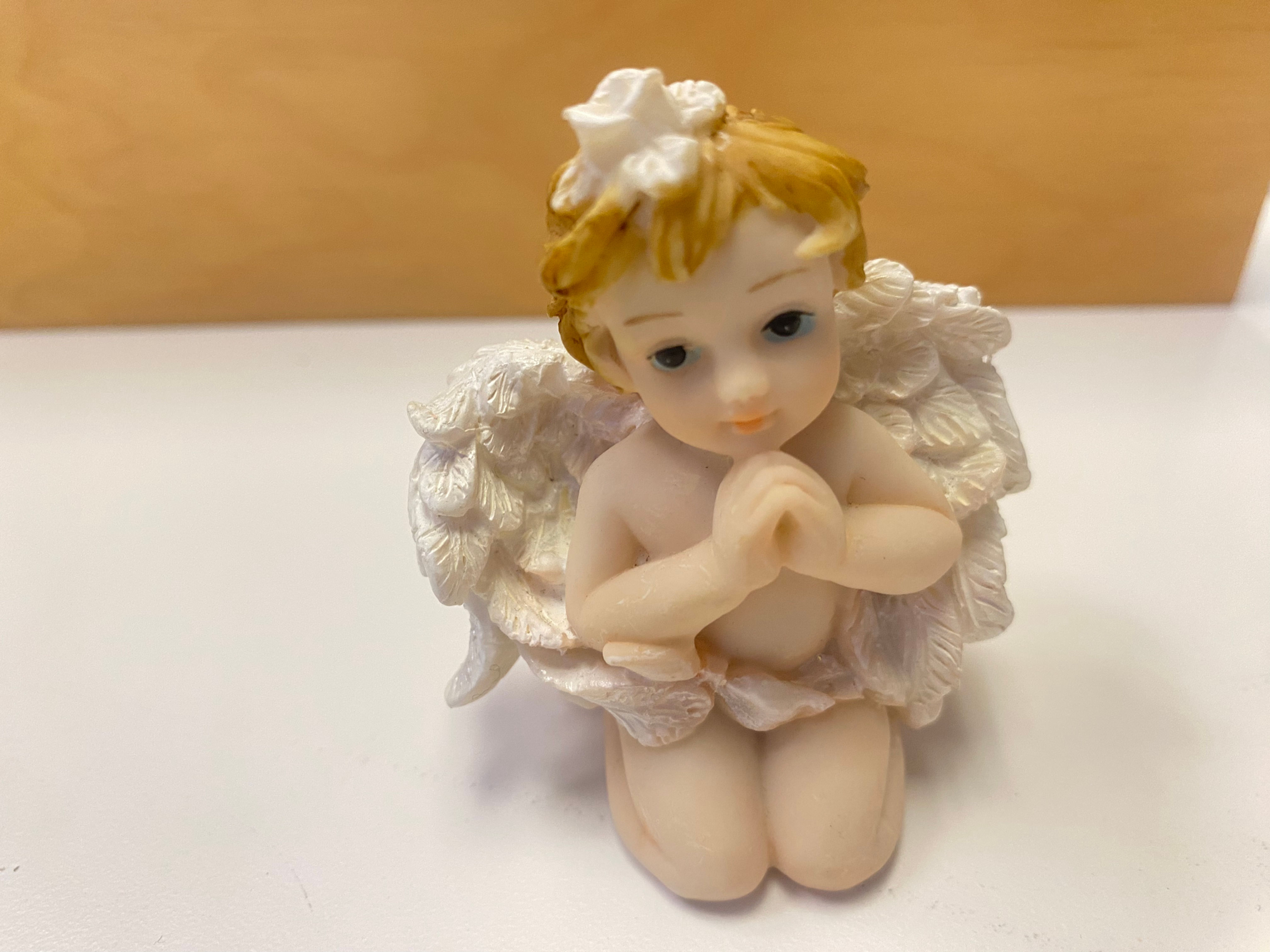 Small baby angel cupped hands