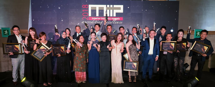 MIIP颁奖典礼
表扬祖莱达颁27奖