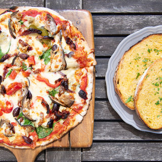 LC Cafe-Mega Veggi beggar Pizza-1.jpg
