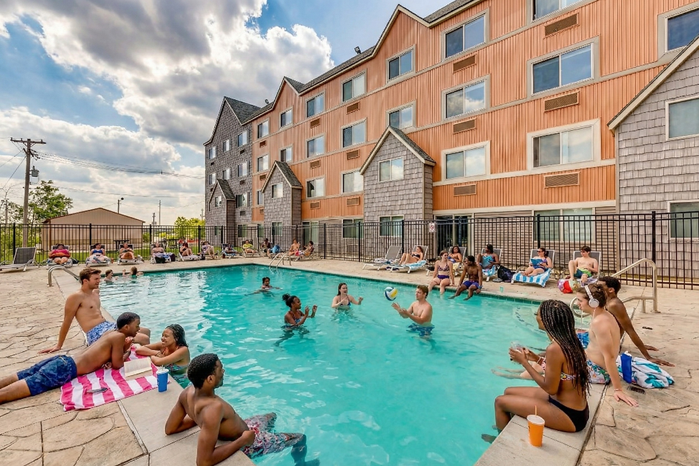 The Oaks Apartments in East Lansing (5).png