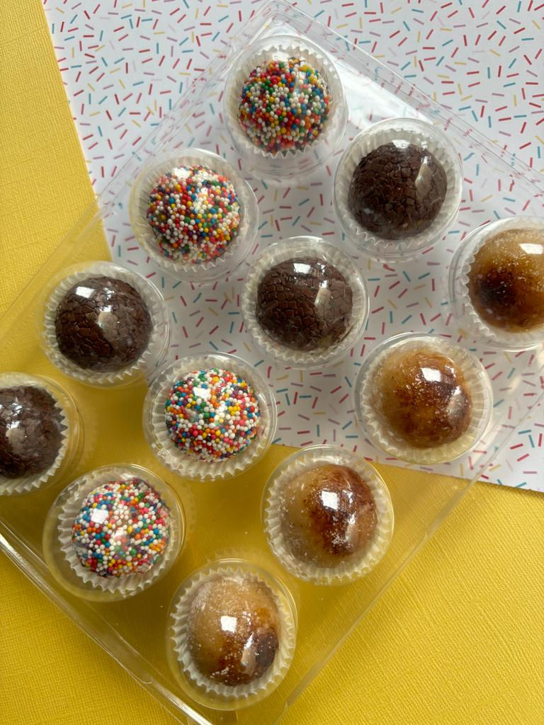Thumbnail: Box with 12 brigadeiros