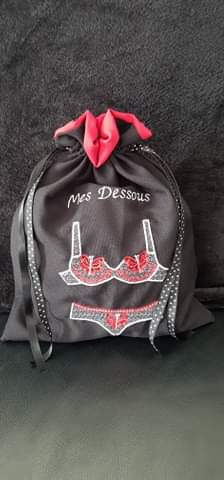 Miniature : Pochons dentelle et broderie