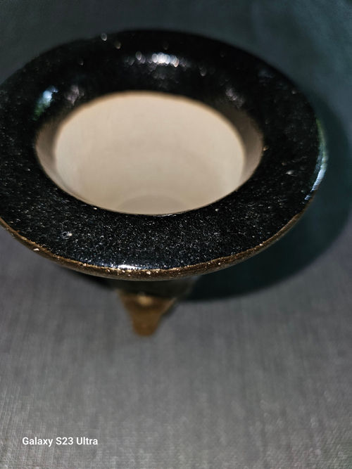 サムネイル： No.045   おもと鉢　唐草菊花文様
