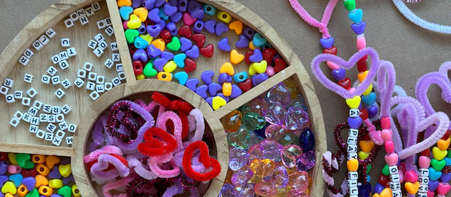 Valentine’s Day Fine-Motor Magic: Easy Pipe Cleaner & Pony Bead Wands for Toddlers and Preschoolers