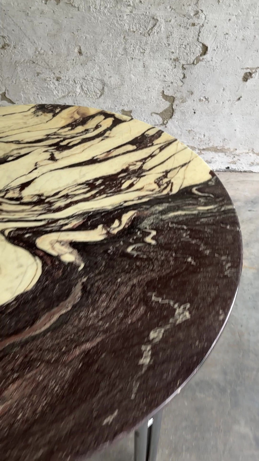 Thumbnail: Vintage Round Coffee Table in beautiful Italian Marble, 1970s.