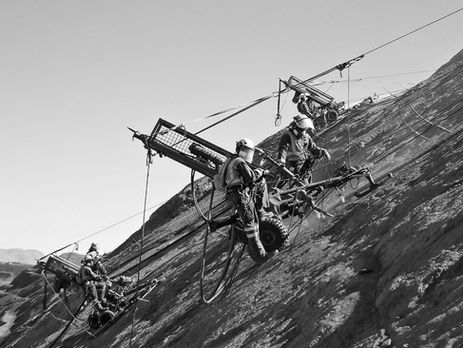 geovert wagon drill on highwall