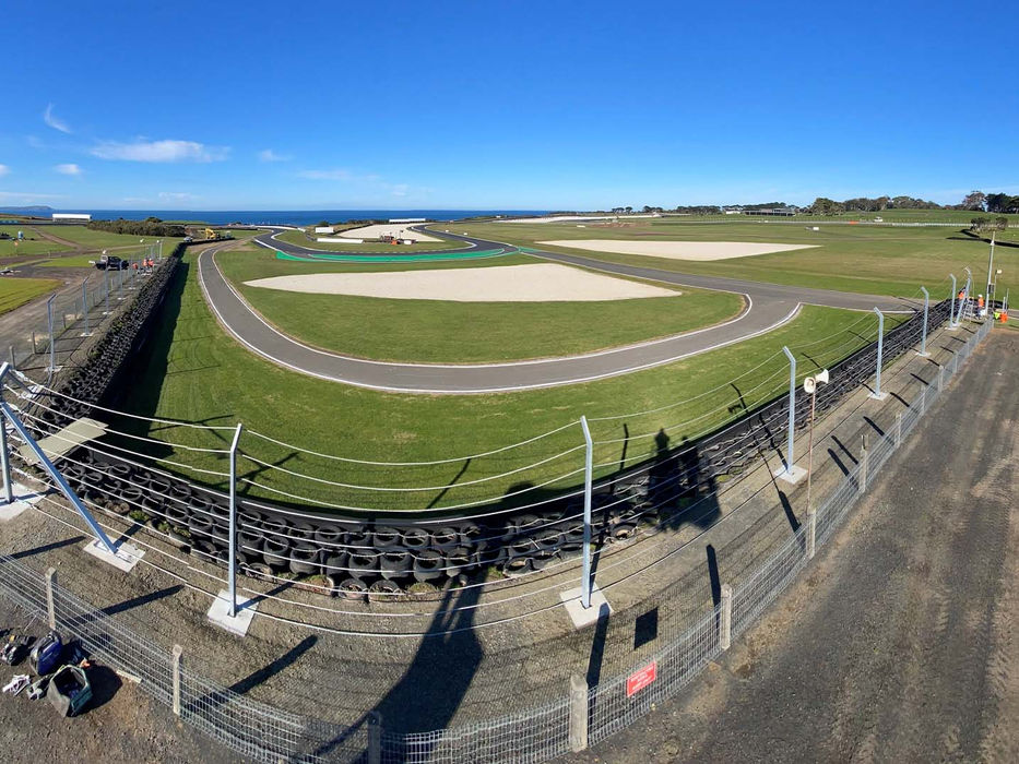 phillip island circuit debris fence installation