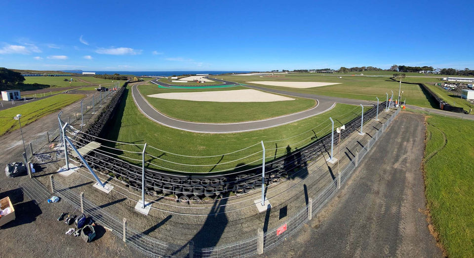 phillip island circuit debris fence installation