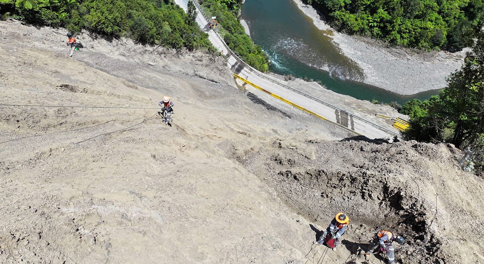 geovert rope access crew on SH2 landslip site