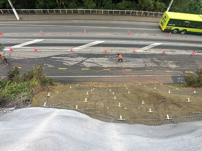 Slope stabilisation using anchored mesh and shotcrete