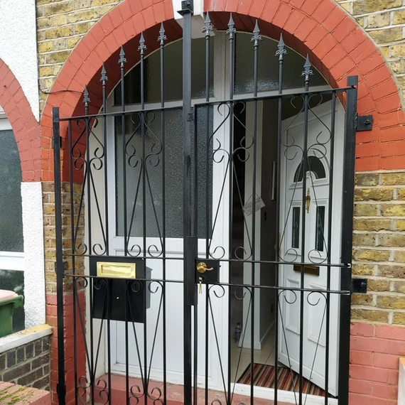 Security gate with side panel
Supplied and fitted in London