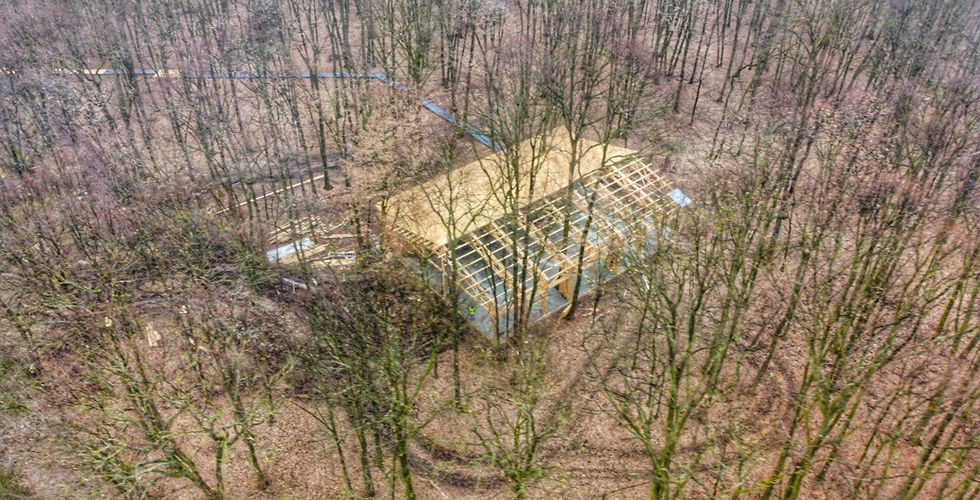 Structura din lemn cu deschidere de 13m pentru un salon de evenimente, proiectat si construit de Miradex