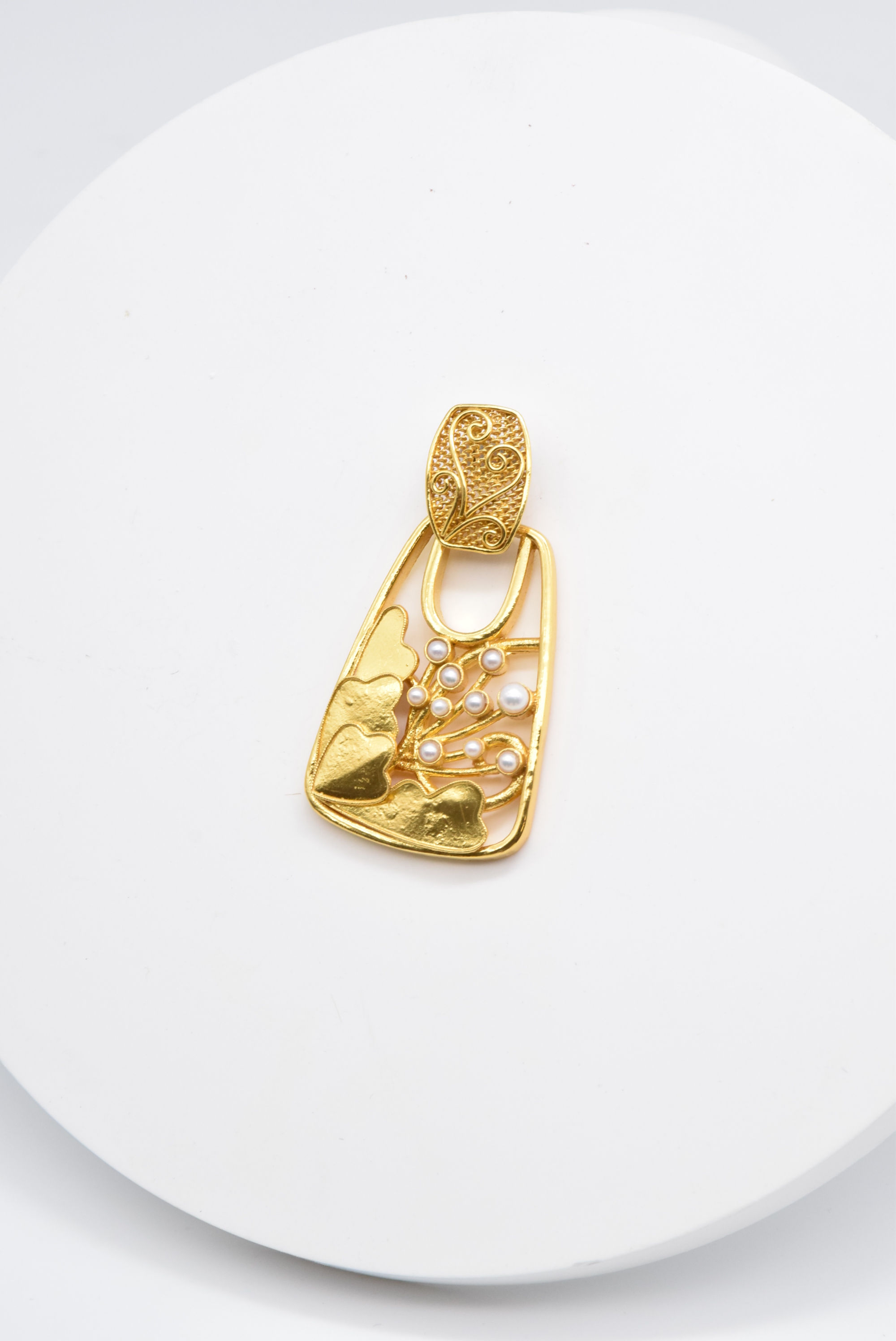 Flour lattice pendant