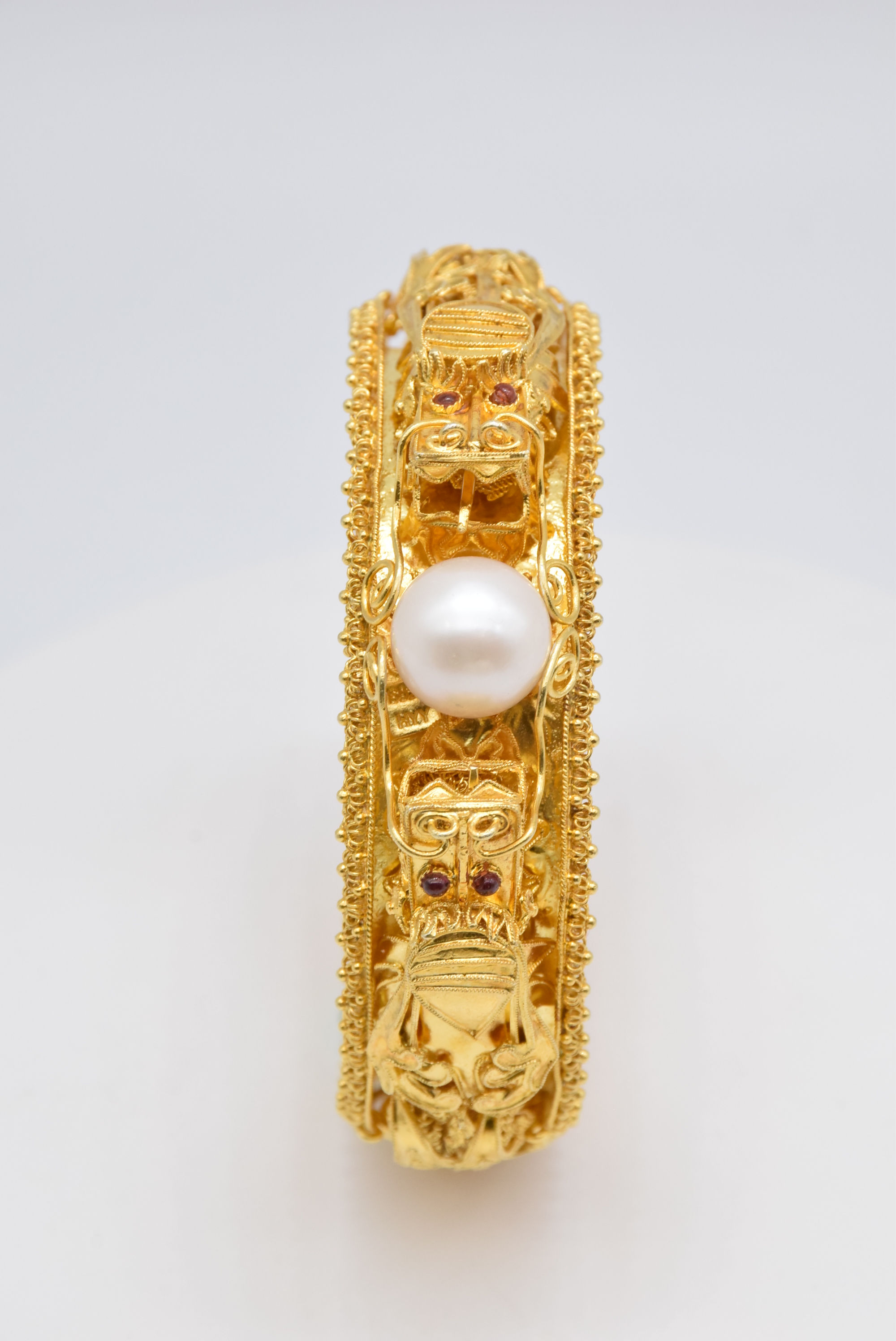 Rebuilt dragon and engraving bracelet