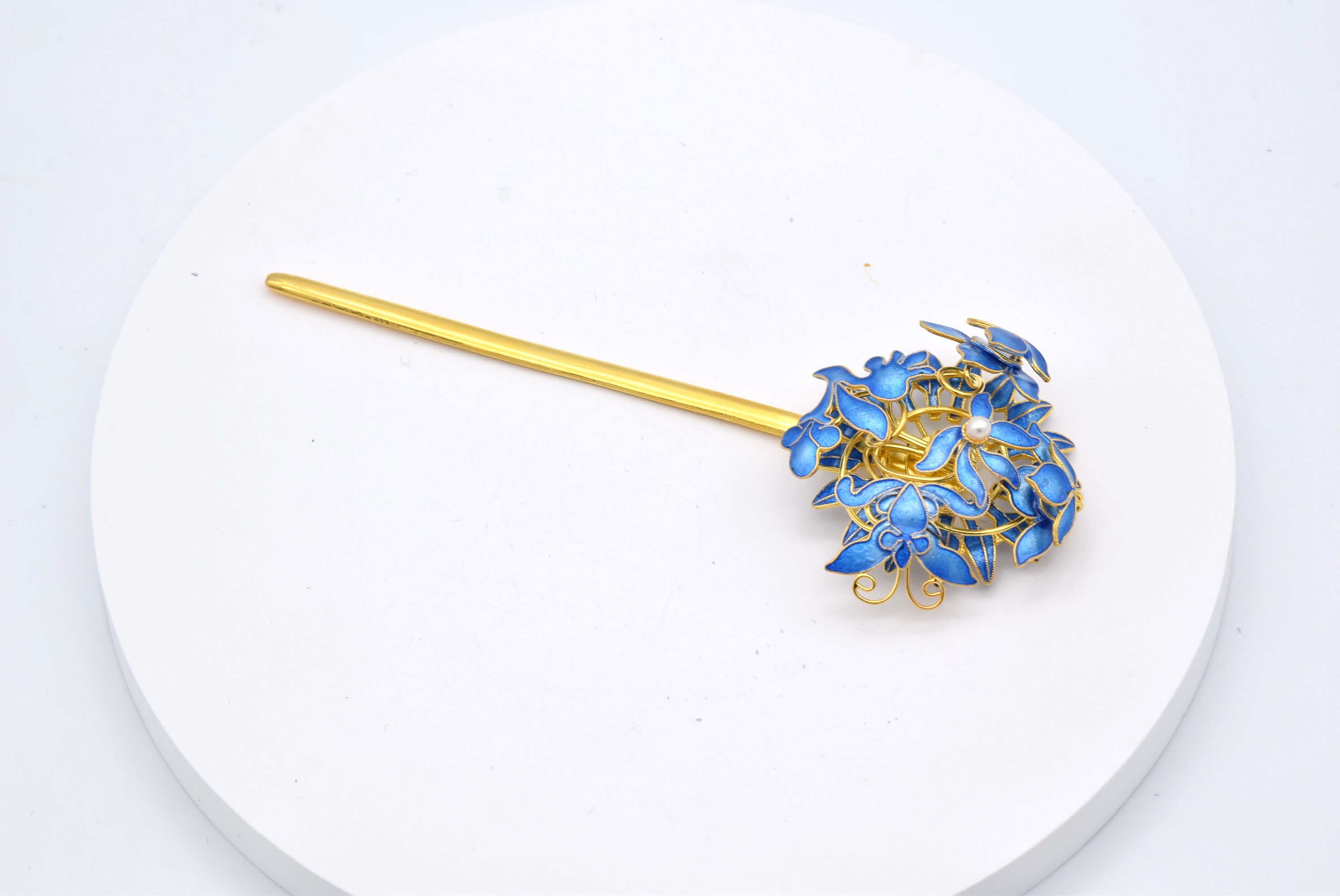 Enamel hairpin