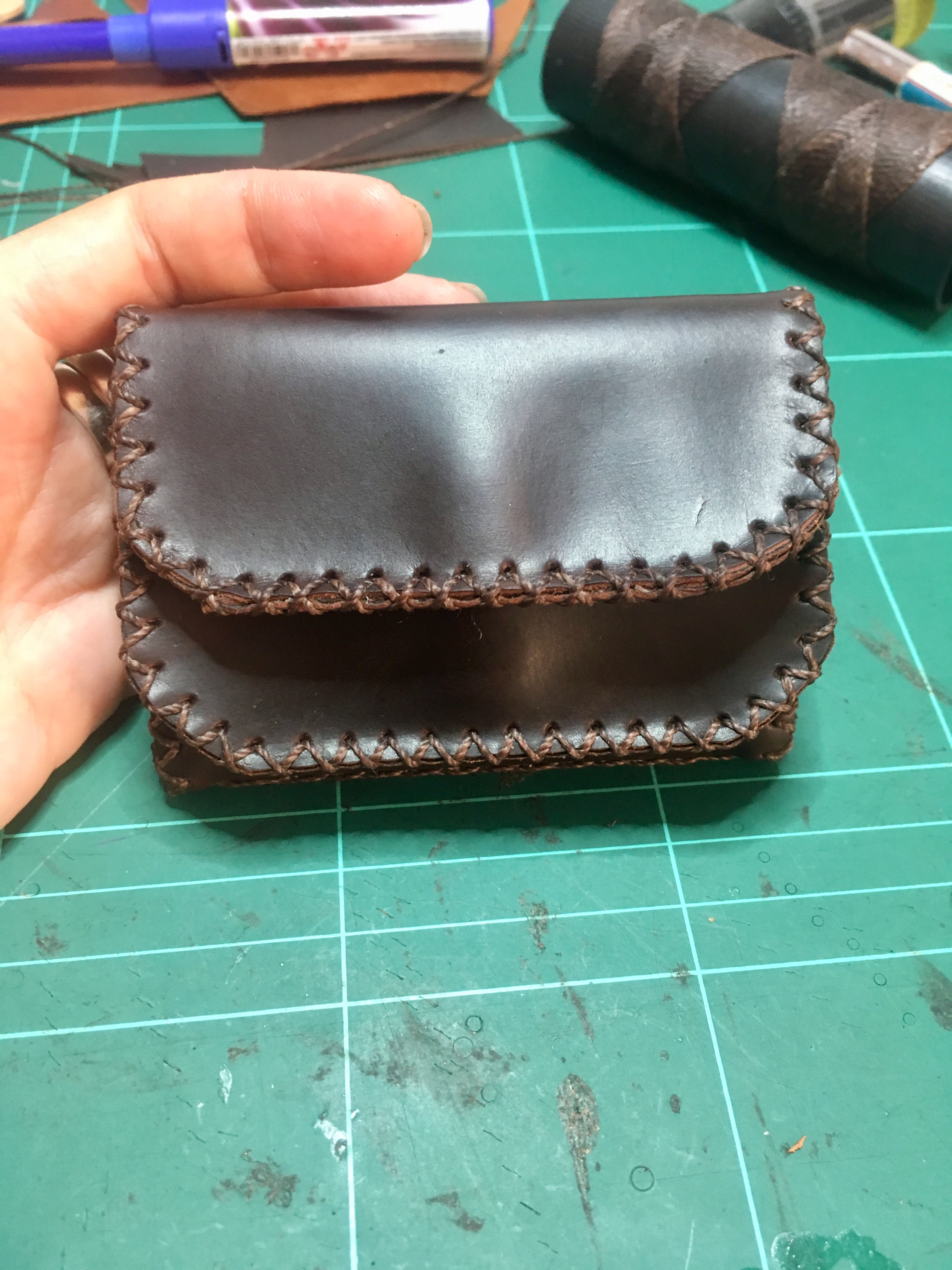 Pequeña cartera de cuero muy completa